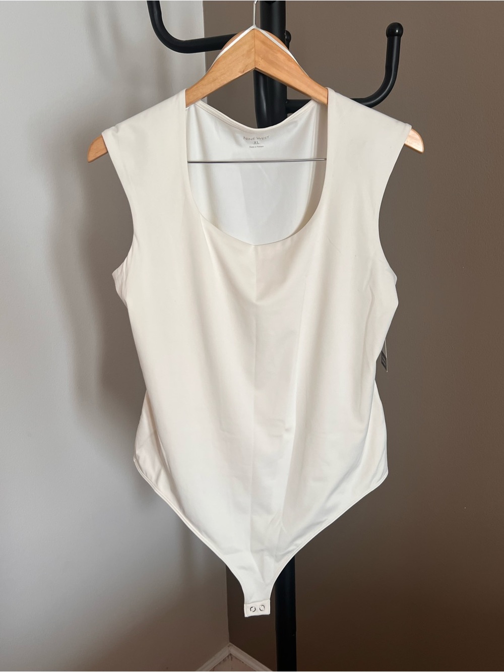 U.S. Size XL - Nine West Cream Sleeveless Scoop Neck Bodysuit